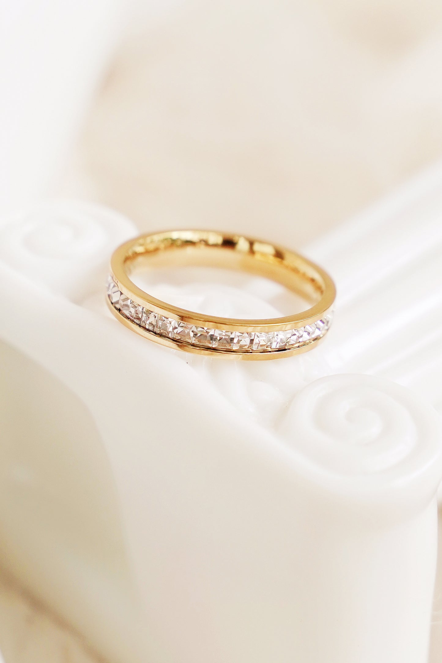 Eterna Single Row Zirconia Ring